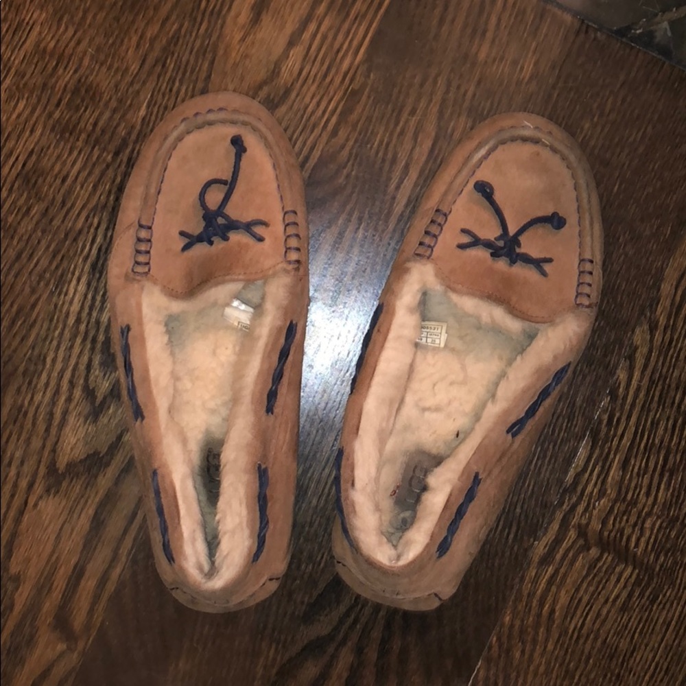 UGG Dakota tan moccasins